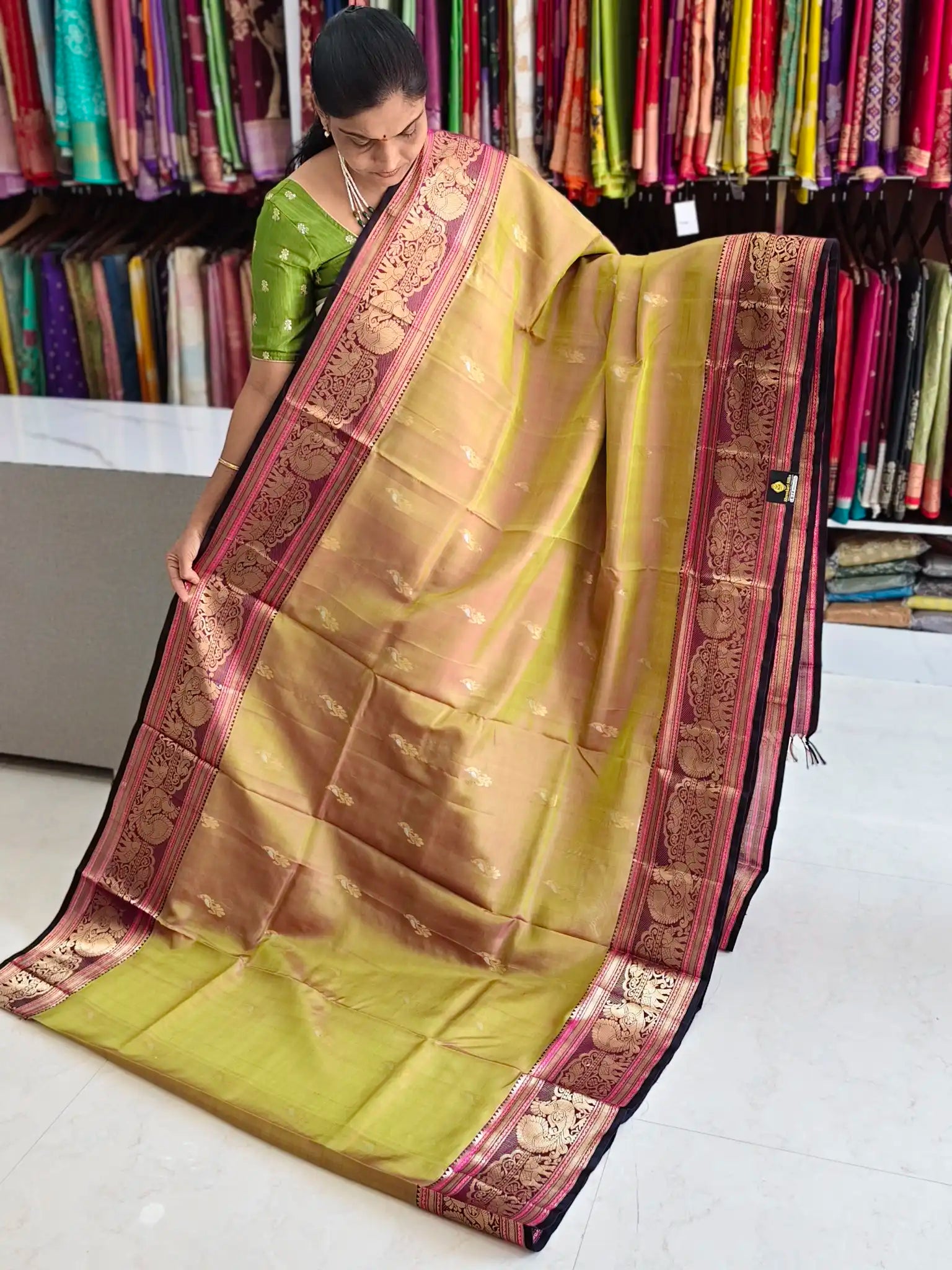 Handloom pattu with kanchi boarder
