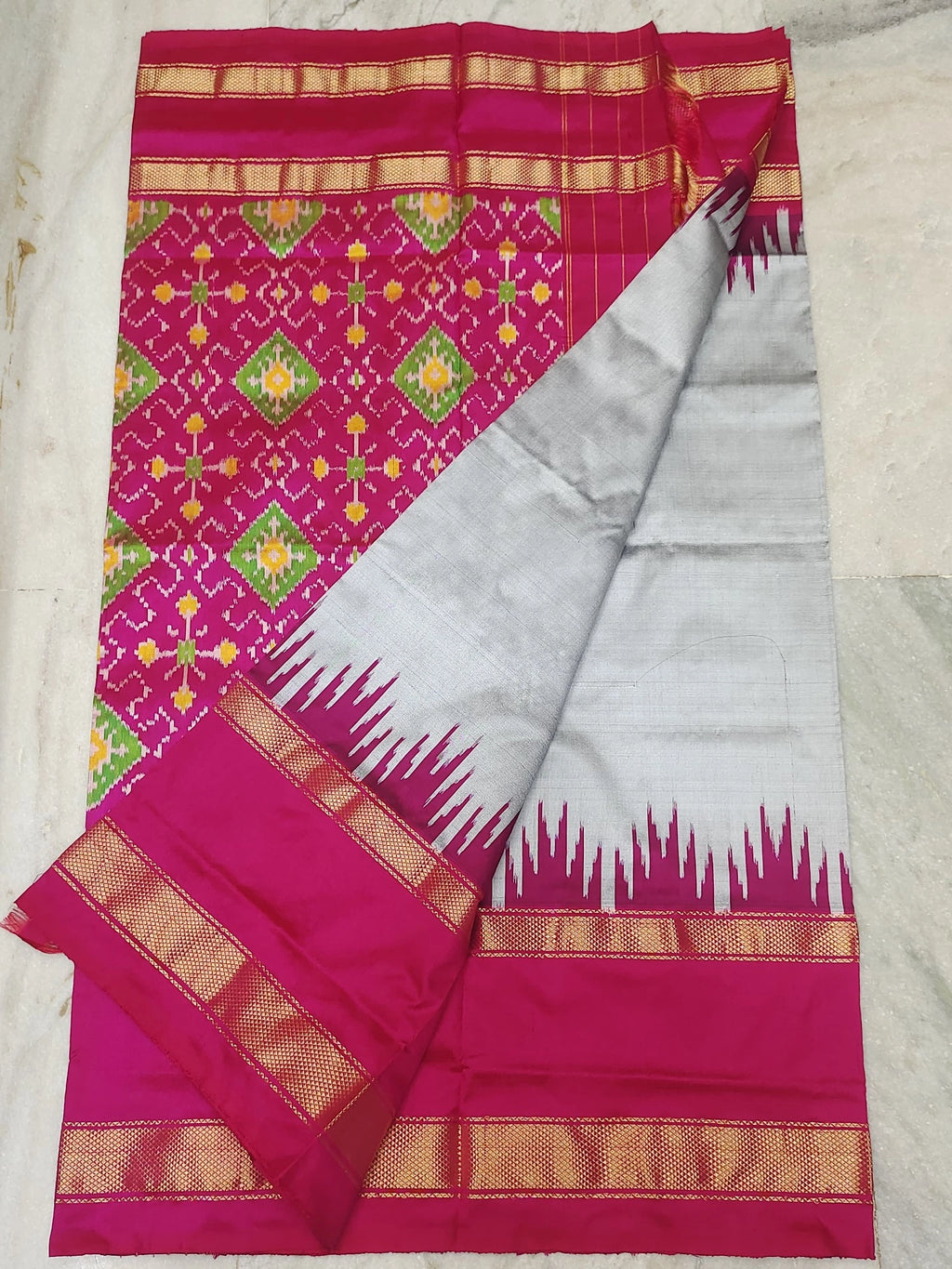 Pochampally ikkat silk saree (silk mark certified)