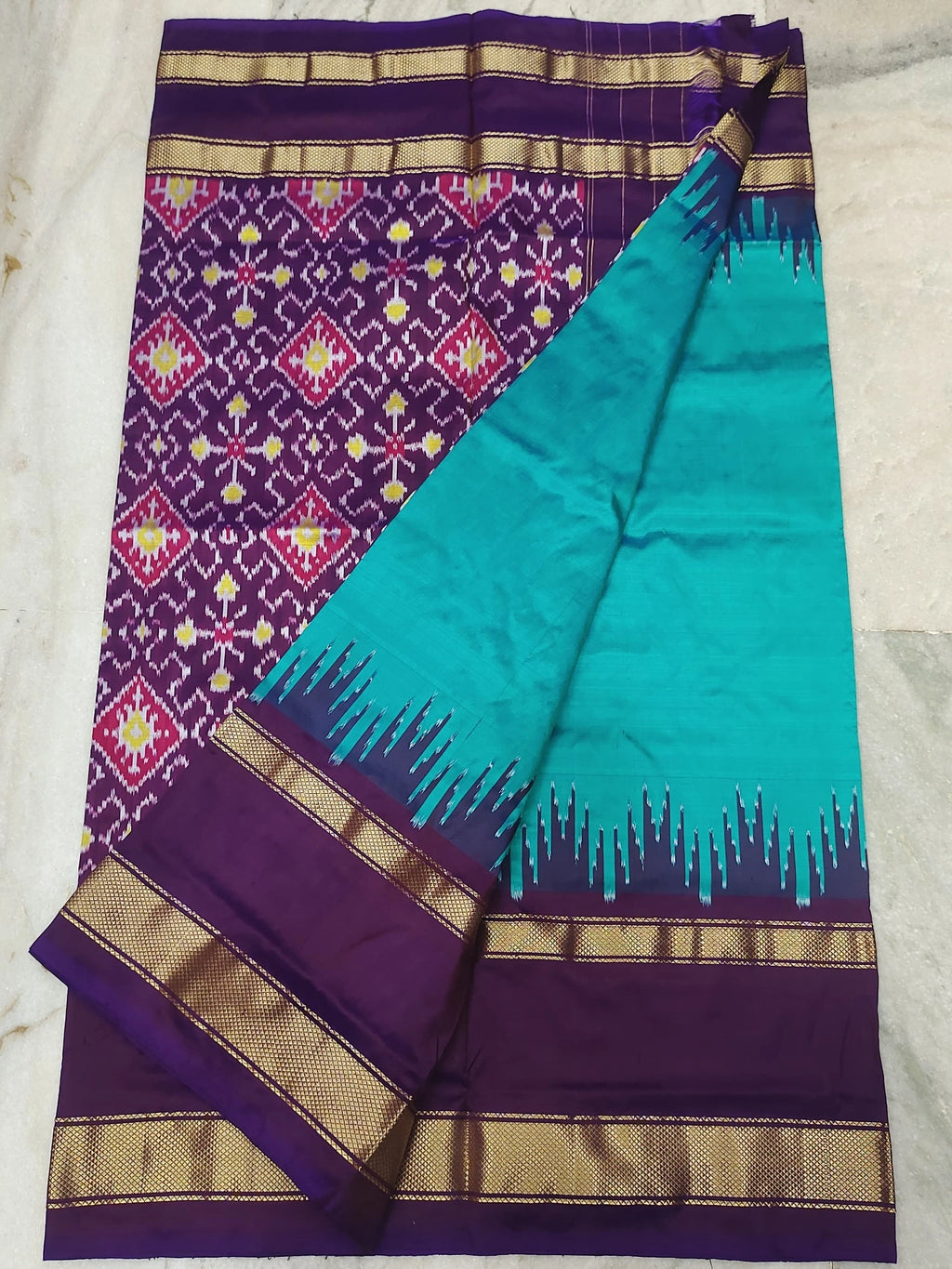 Pochampally ikkat silk saree (silk mark certified)