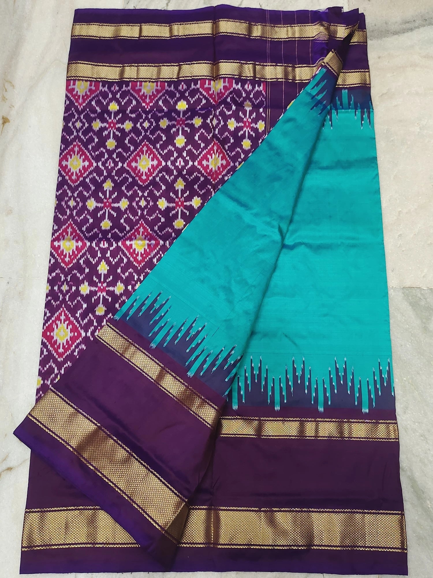 Pochampally ikkat silk saree (silk mark certified)