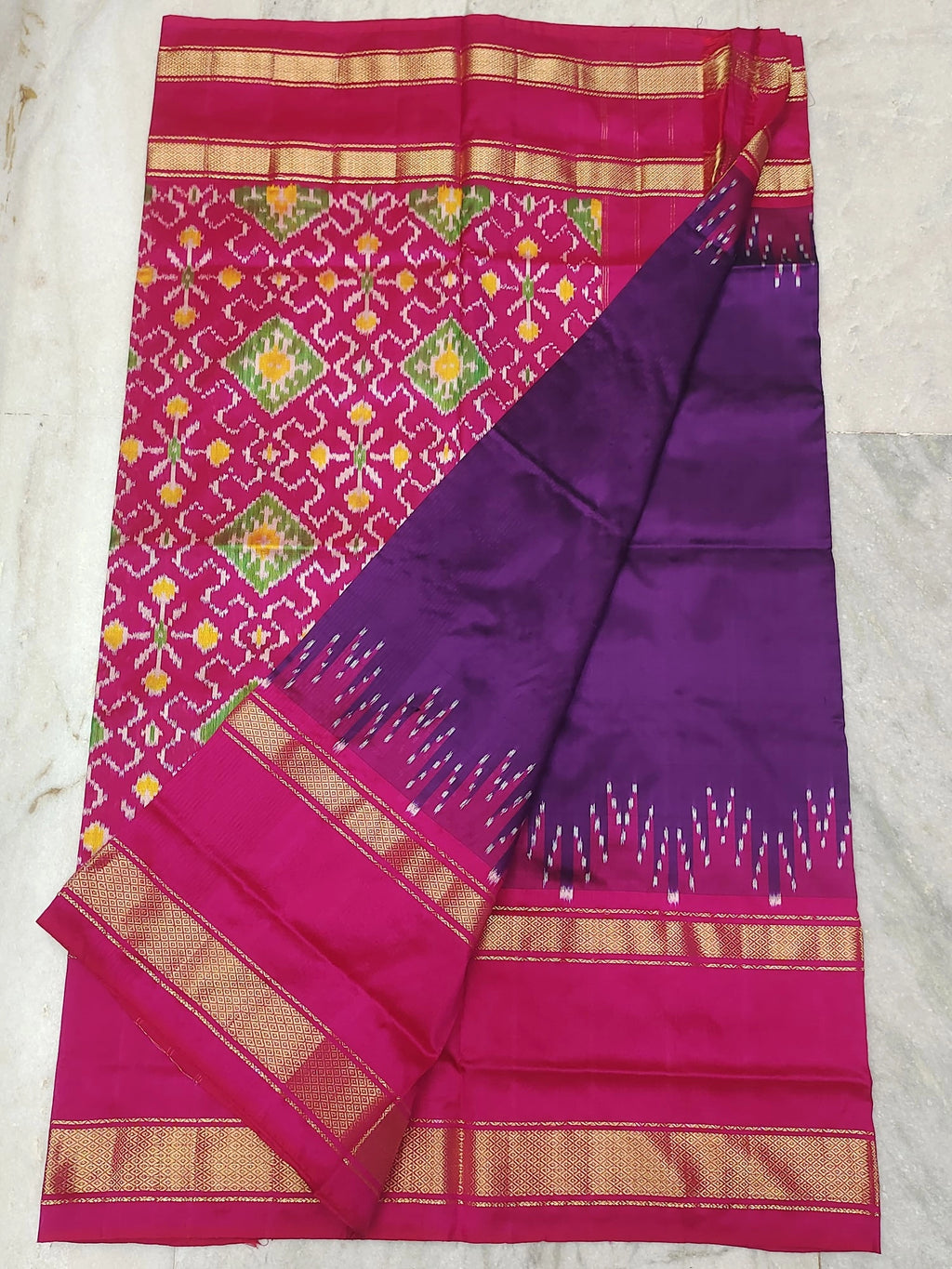 Pochampally ikkat silk saree (silk mark certified)