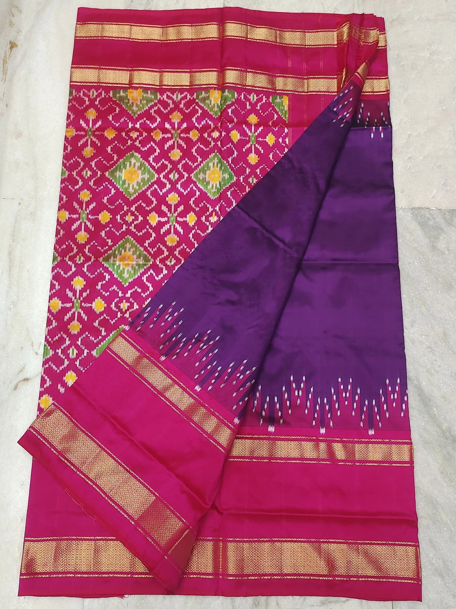 Pochampally ikkat silk saree (silk mark certified)