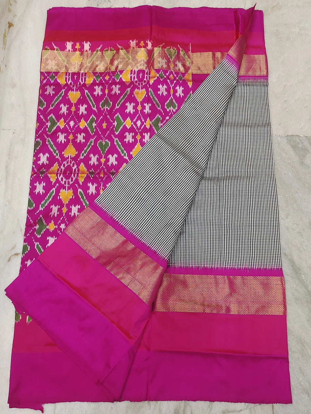 Pochampally ikkat silk saree (silk mark certified)