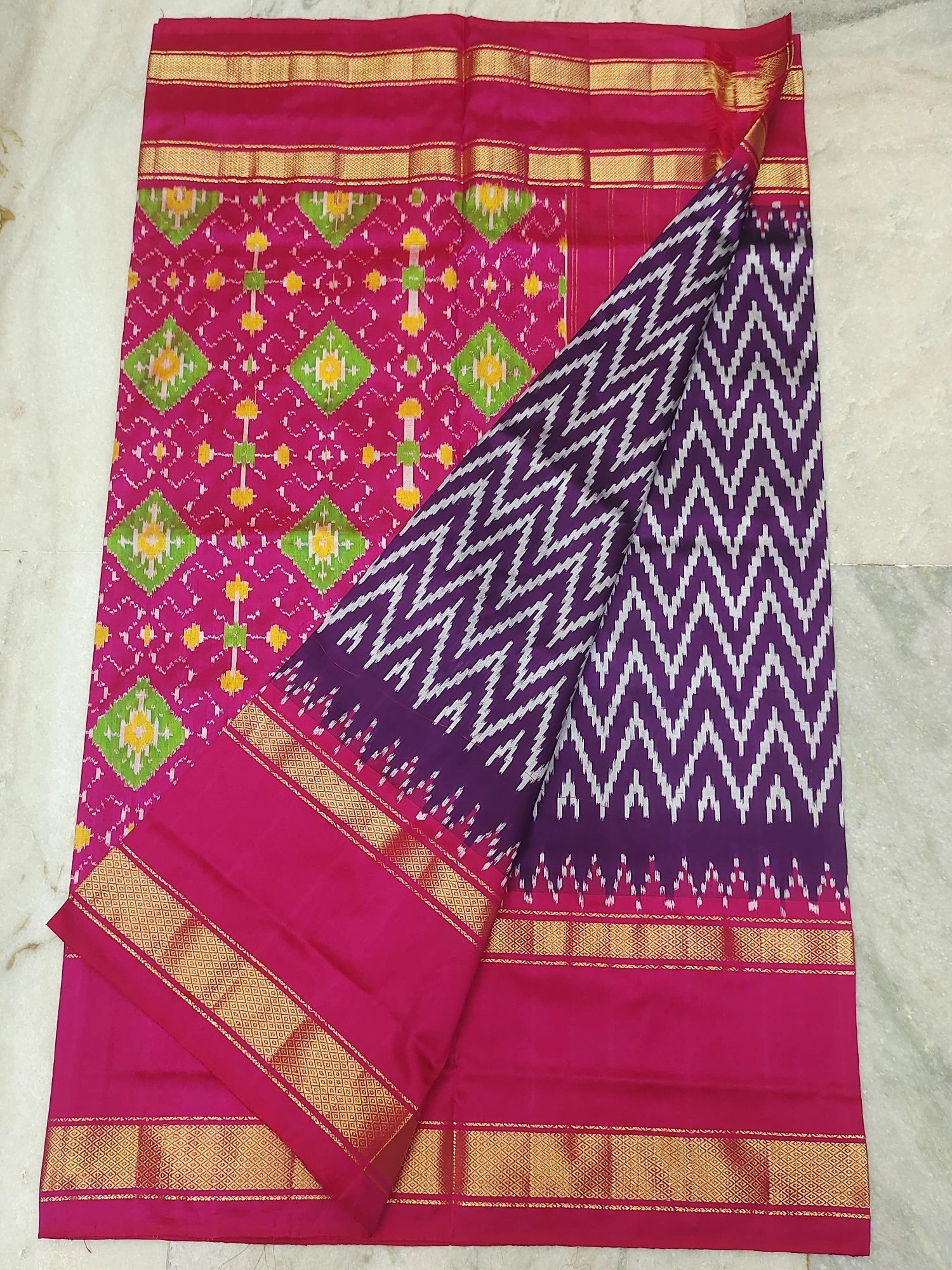 Pochampally ikkat silk saree (silk mark certified)