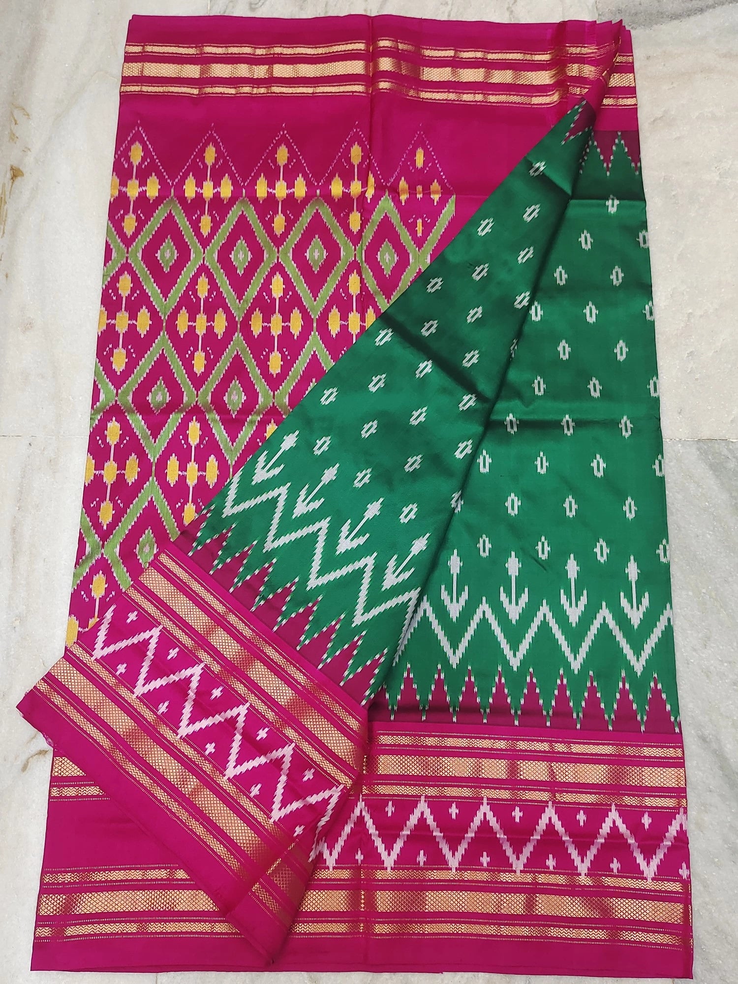 Pochampally ikkat silk saree (silk mark certified)